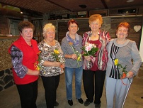 Oslavenci, zleva: paní Paláčková, Kostřibová, Carbolová, Zakoutská a Včelková