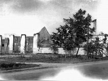 rok 1945 Kravařov zničený statek a hospodářské budovy p. Antonína Hanáka čp. 22