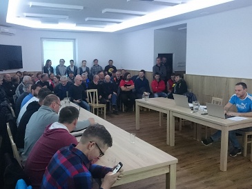 Úterní setkání vedení obce, výboru TJ Suché Lazce a fanoušků