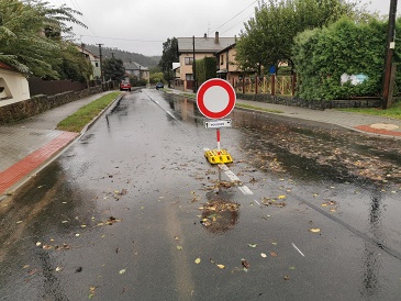 Úsek cesty na Přerovec je v havarijním stavu