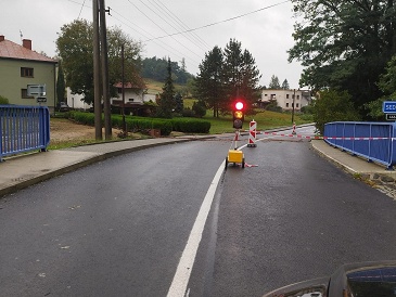 Úsek cesty na Přerovec je zprovozněn v jednom pruhu