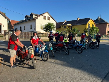 Připrava jezdců na osmý ročník výpravy do Sence