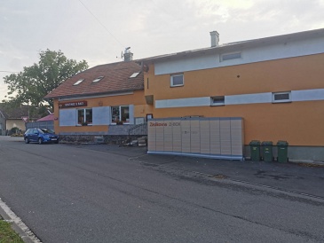 Nový Z-BOX Zásilkovny před Hostincem U Baly