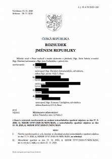 Soud zrušil nařízení o nošení roušek v budovách a venku v obcích