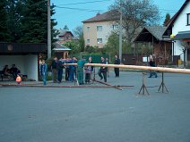 29.4.2004 stavění máje