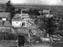 foto č.2 rok 1945 Stavení bývalého manského statku (později Šitavancova dvora) čp. 2