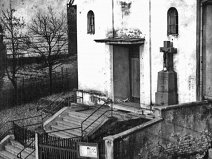 Vchod do kaple kolem roku 1960.