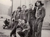 Na soutěži, Přerovec U Huberta 1975. Radek Pchalek, František Halška ml., Jiří Havlíček, Emil Laryš, Ladislav Žídek