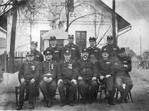 Výbor 1936 - Sedící z leva: Adolf Vítek, Jos. Halška, Arnošt Kubín, Reinhold Skuplík, Bohumil Kašing, Jan Láryš. Stojící z leva: Fr. Ondrášek, Jan Pchalek, Fr. Šindlář, Boh. Můra, Fr. Halška.