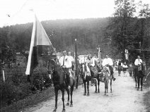 Průvod Přerovec po osvobození r. 1945, na koni pan Halška