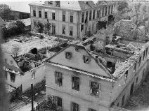 Pophled z kostela na školu. (1945)