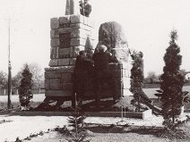Historie památníku na Hadrunku Kravařovská ulice