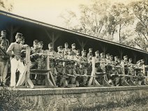 rok 1900, na střelnici