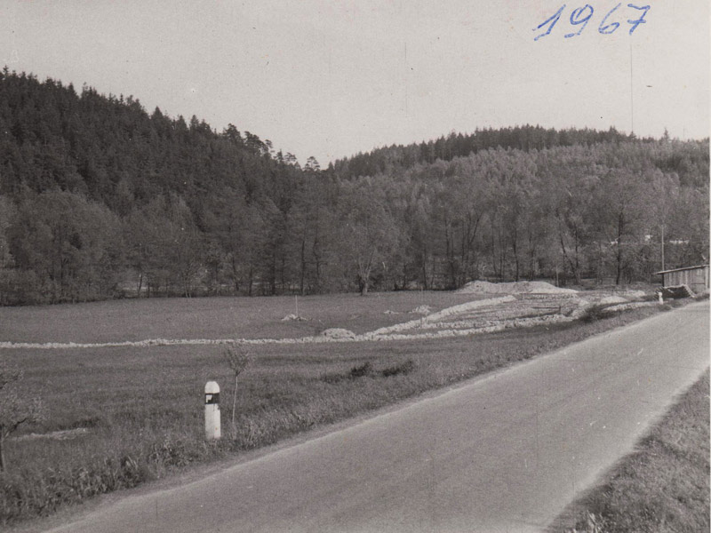 Pohled z cesty na půdorys areálu 1967