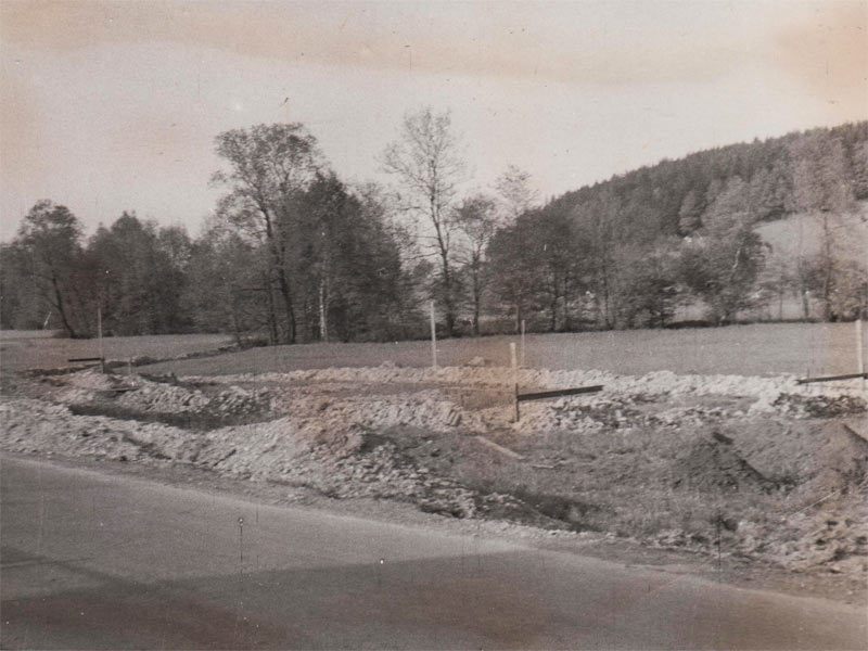 Pohled z cesty na půdorys areálu 1967
